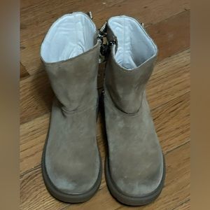 UGG Kids’ Tillee, Brown Zip Boots, Girls Size 1